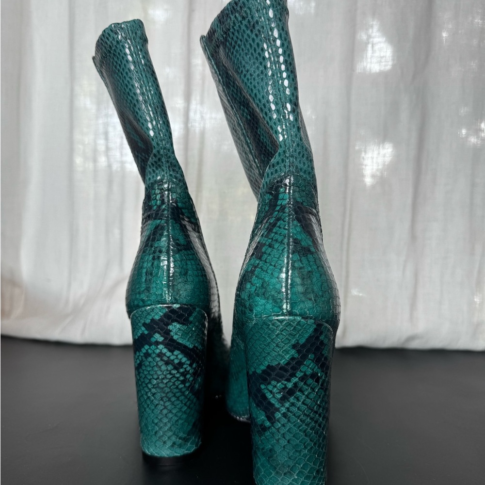 Stuart Weitzman Green Ankle Booties - Picture 2 of 7